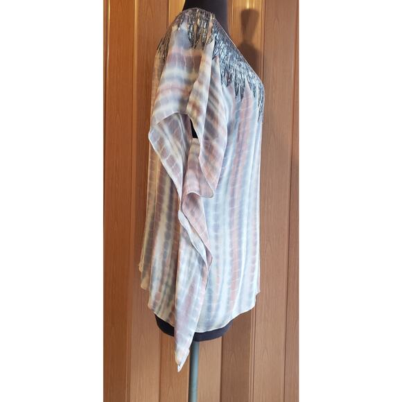 Velvet by graham and spencer size medium capped sleeve red & blue mesh blouse - Picture 3 of 6